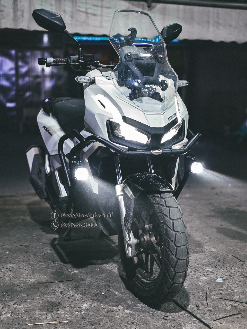 Honda ADV 160 nâng cấp 2 cặp đèn CX80 tại chống đổ khung