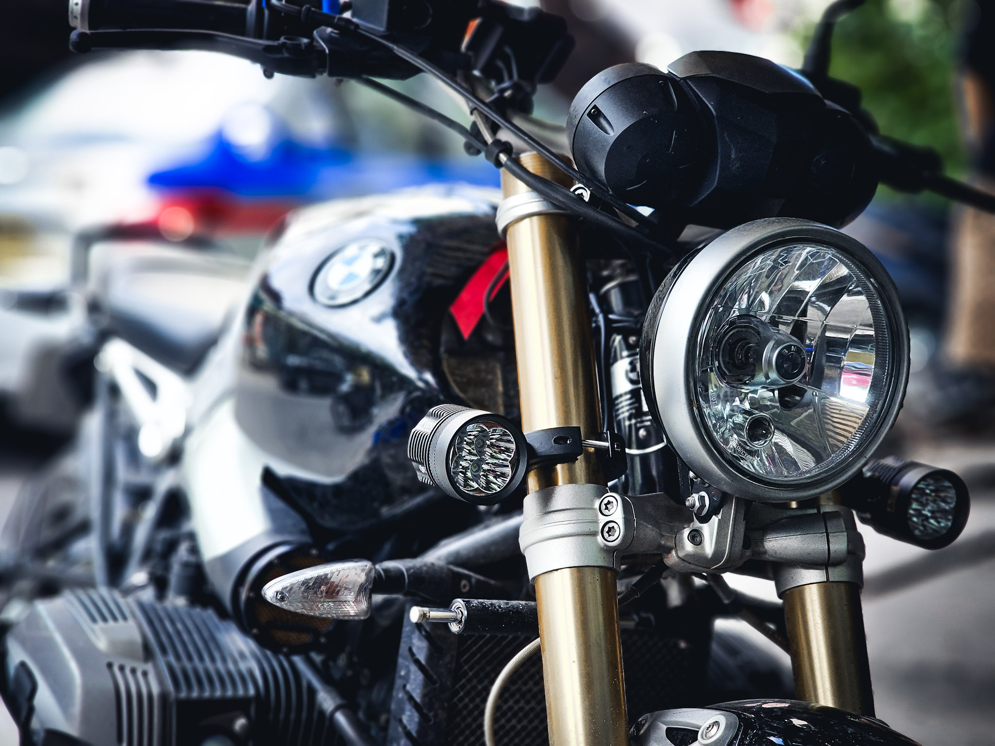 BMW R nineT độ Cặp Đèn Trợ Sáng Kenzo KZ40 V5: Lắp Giảm Sóc Trước, Auto Passing