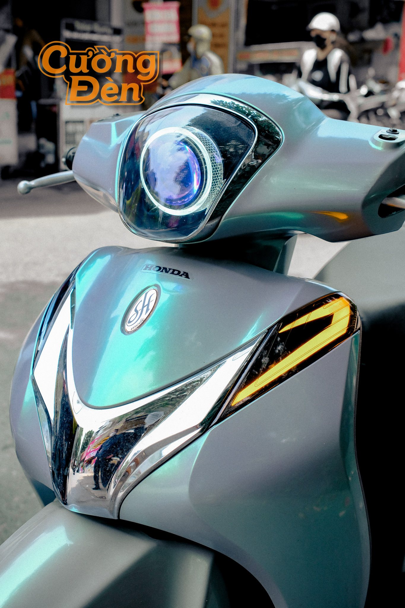 Honda SH Mode Độ Bi Cầu Siêu Sáng Chống Chói, Xi Nhan Audi A7 2 Màu & Mắt Quỷ Đổi Màu APP