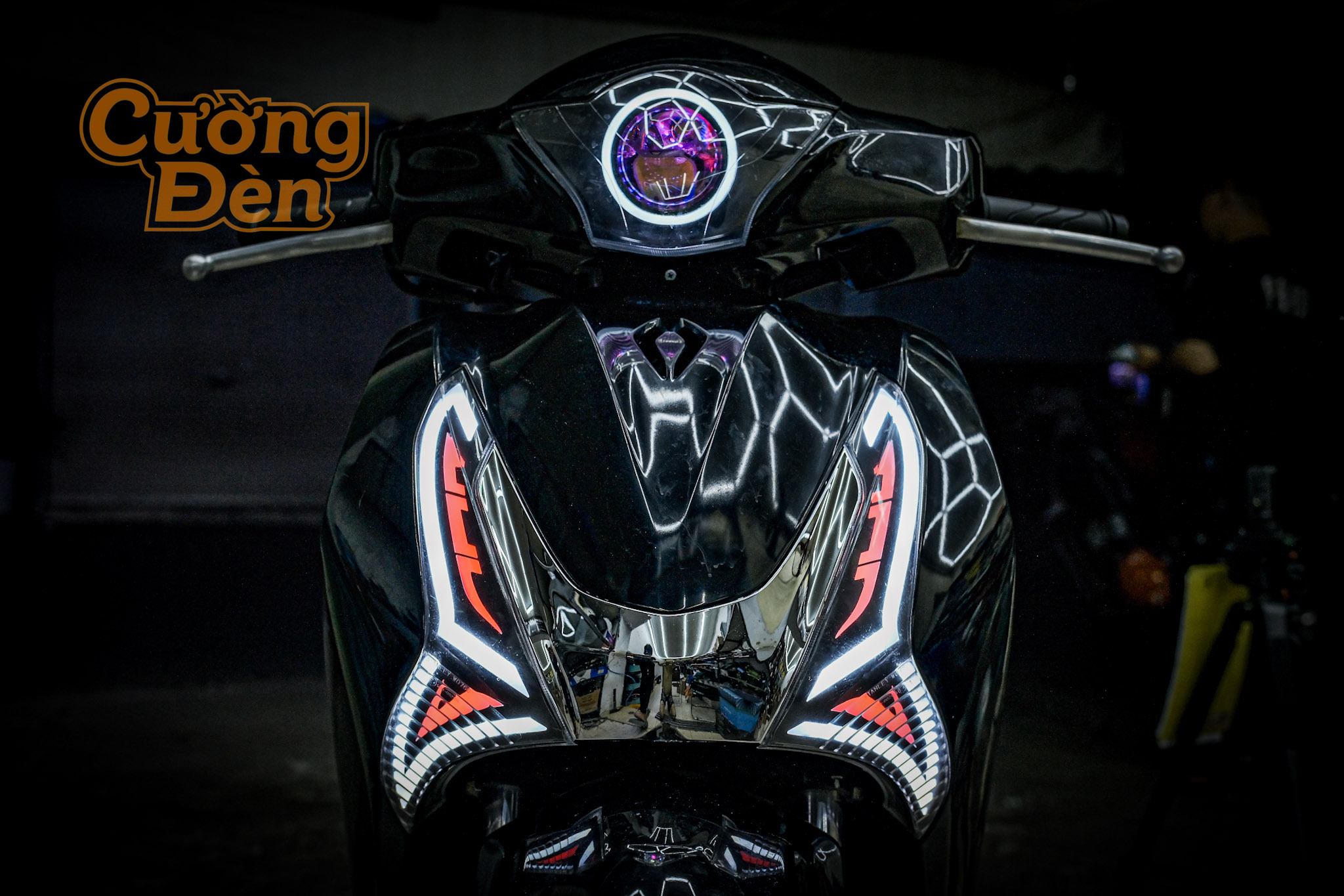 Honda SH Nâng Cấp Ánh Sáng: Độ Bi Cầu Chính Hãng, Full 6 Xi Nhan Audi & Hệ Thống Điện Chuyên Dụng