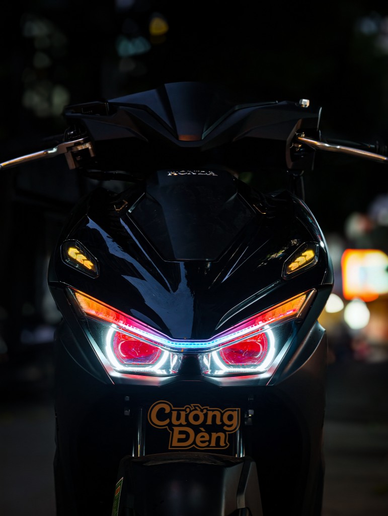 Honda Airblade 2026 ( AB2026 ) độ 2 đèn bi cầu TiTAN F200 Stom cùng Audi xi nhan đổi mầu