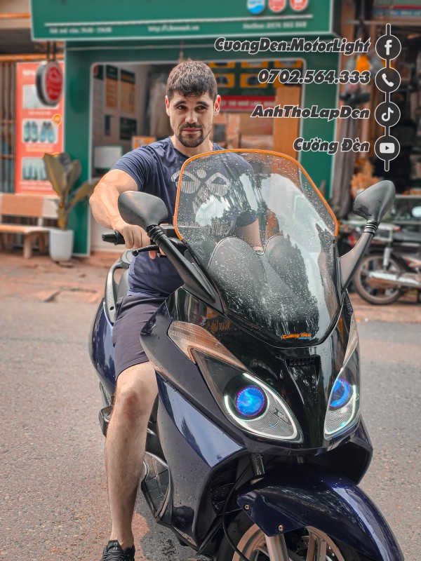 Chiếc xe Aprilia độc lạ được tay đua GP chuyên nghiệp sở hữu