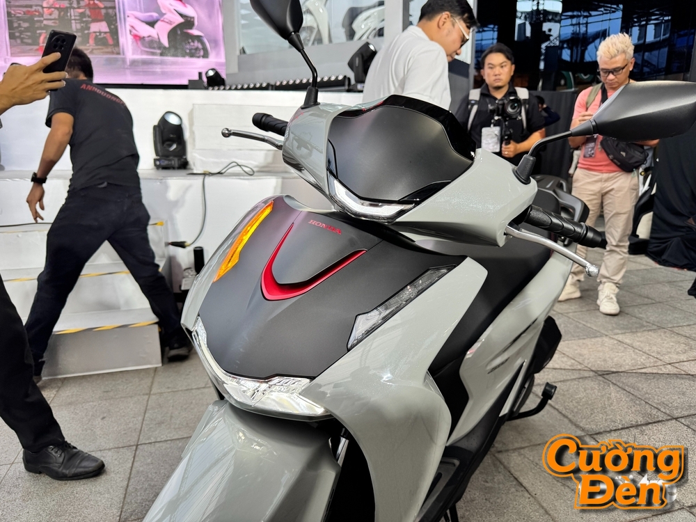 Honda SH 2026 ra mắt Việt Nam: Giá từ 78 triệu, màn hình mới, nay đã có sạc USB-C